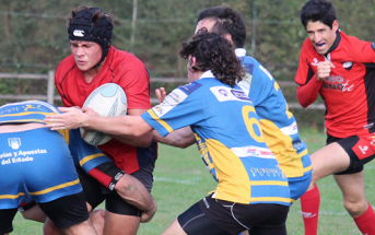 Un momento do partido disputado polo Santiago Rugby