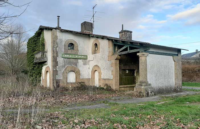 antiga estación de carga do ferrocarril en Trasmonte